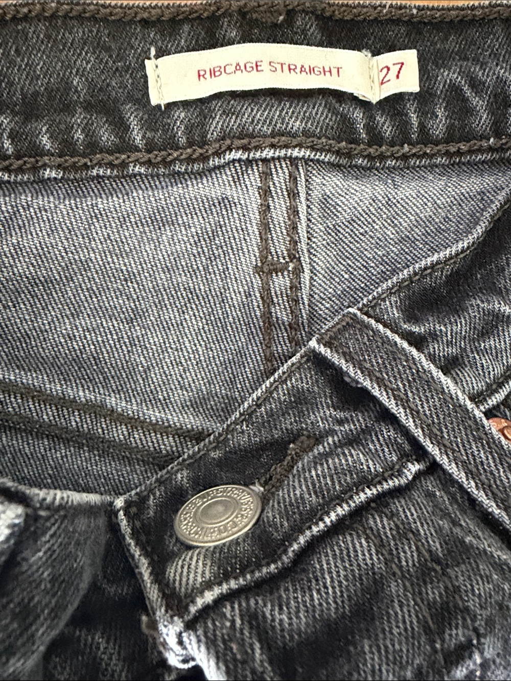 Levi’s Premium Ribcage Straight - Picture 8 of 9
